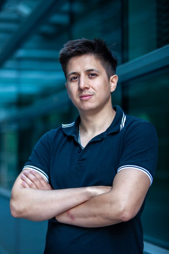Portrait of Oskar Straszyński, the designer and developer behind Ezytra